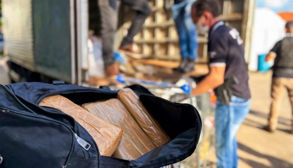 SEGURANÇA PÚBLICA INCINERA UMA TONELADA DE ENTORPECENTES, AVALIADA EM R$ 25 MILHÕES