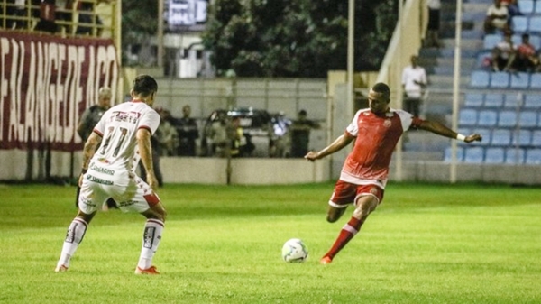 Com um jogador a menos, Vitória segura empate contra o Imperatriz e avança na Copa do Brasil