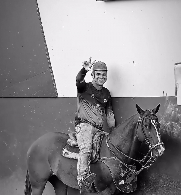 VAQUEIRO MORRE APÓS SER ATINGIDO POR CAVALO DURANTE VAQUEJADA EM GOVERNADOR EDISON LOBÃO