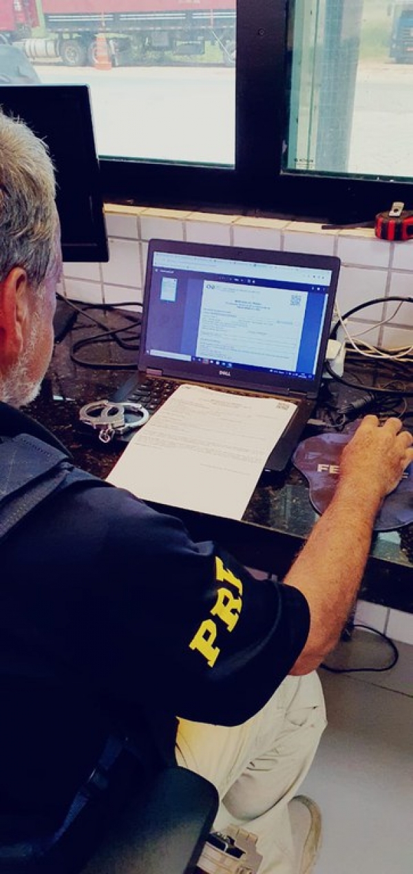 PRF cumpre dois mandados de prisão