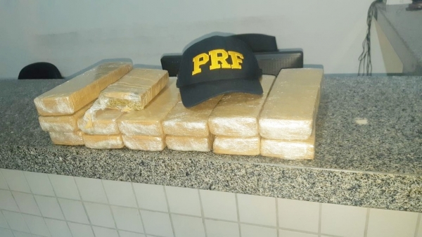 MARANHÃO - Homem é preso com 10 kg de maconha em ônibus na BR-135 em Peritoró