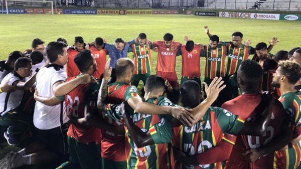 Em jogo de confusões, Sampaio empata com ABC e é finalista do Nordestão