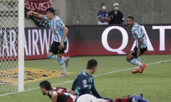 Arão vai de herói a vilão, e Racing elimina o Flamengo da Libertadores nos pênaltis