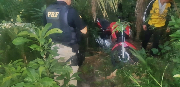 PRF encontra em matagal na BR-135 motocicleta roubada no MA