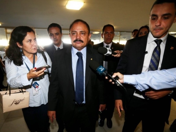 Waldir Maranhão é denunciado como “servidor fantasma” da Uema