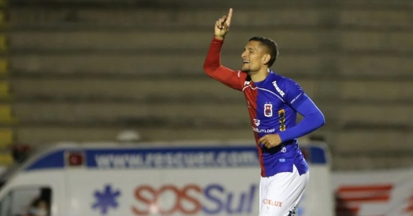 Paraná vence CRB e vira líder da Série B do Campeonato Brasileiro