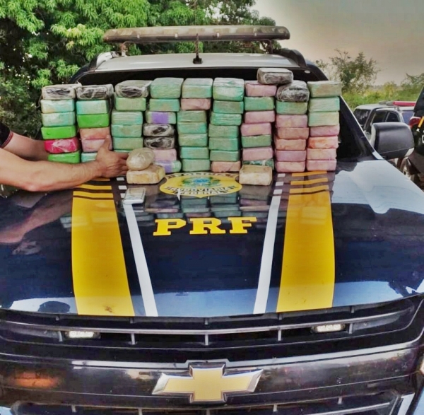  AÇAILÂNDIA - PRF e PM prendem 6 suspeitos de tráfico e apreendem 67,5 kg de pasta base de cocaína