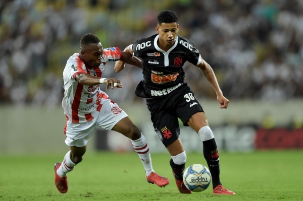 Vasco bate Bangu no Maracanã e enfrentará o Flamengo na final da Taça Rio