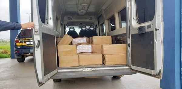 PRF apreende carga com 2,6 mil cigarros contrabandeados na BR-135 no MA