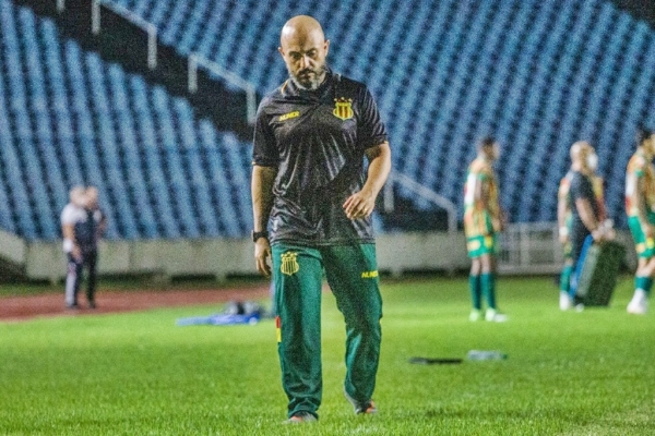 Sampaio anuncia a saída do técnico Rafael Guanaes
