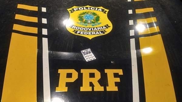 MOTORISTA É FLAGRADO PELA PRF COM 09 COMPRIMIDOS DE “REBITES” NA BR-010, EM IMPERATRIZ (MA)