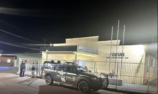 ADVOGADO E CLIENTE SÃO PRESOS DENTRO DE FÓRUM POR TRÁFICO DE DROGAS NO MA