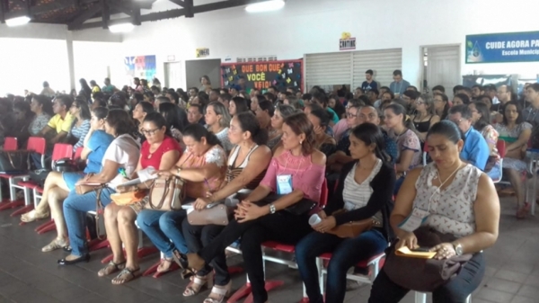 Educadores de Açailândia e dos municípios da região participam de encontro para discutir a Base Nacional Comum Curricular