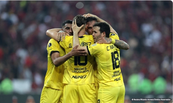 FLAMENGO JOGA MAL E PERDE PARA O PEÑAROL NO MARACANÃ