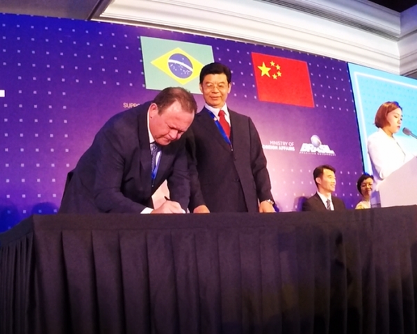 Brandão assina documento e dá grande passo por siderúrgica no MA