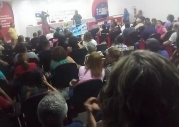 Professores da rede estadual rejeitam proposta de reajuste salarial de 8,64% e decidem por paralisação 