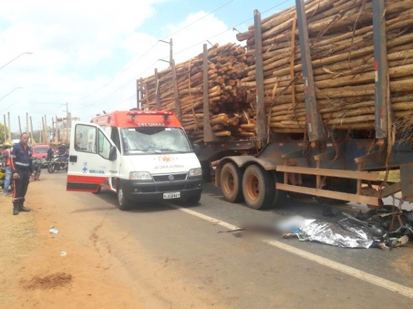 Motociclista morre em colisão com carreta na BR 010