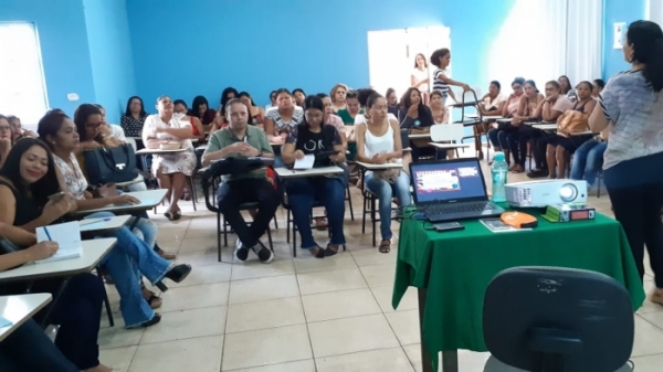 AÇAILÂNDIA - Secretaria de Educação realiza 1º. Seminário da Proposta Pedagógica