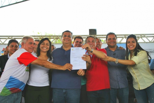 Governo do Estado leva Cheque Minha Casa e Mais Asfalto para Tuntum