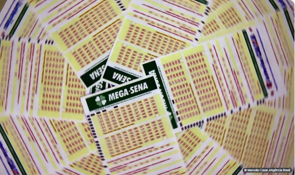 TRÊS APOSTAS LEVAM PRÊMIO TOTAL DE MAIS DE R$ 102 MILHÕES NA MEGA-SENA