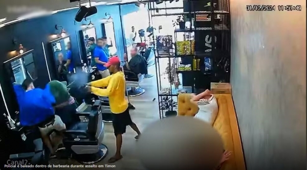 POLICIAL É BALEADO DENTRO DE BARBEARIA DURANTE ASSALTO EM TIMON