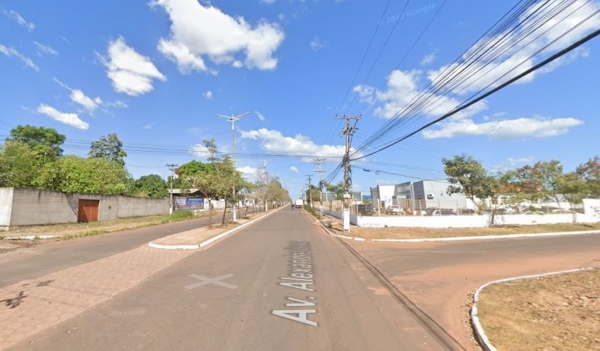 AÇAILÂNDIA - MULHER MORRE APÓS BATER EM ARVORE NA AV. ALEXANDRE COSTA