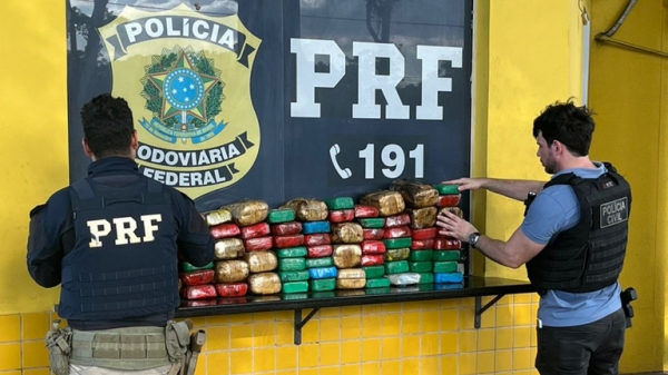 QUASE 100 KG DE CRACK SÃO APREENDIDOS PELA PRF E PC-MA NA BR-135, EM BACABEIRA (MA)