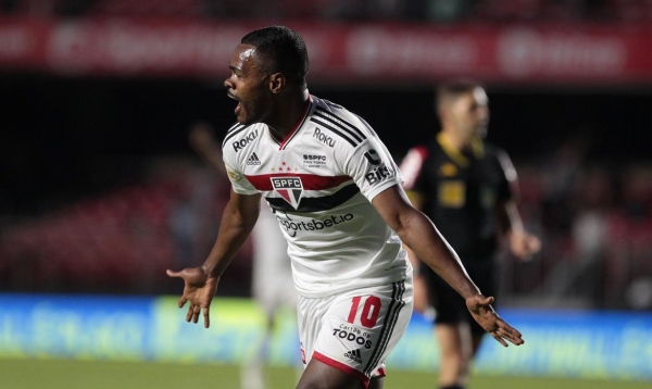 São Paulo vira sobre Cuiabá e segue na parte de cima do Brasileiro