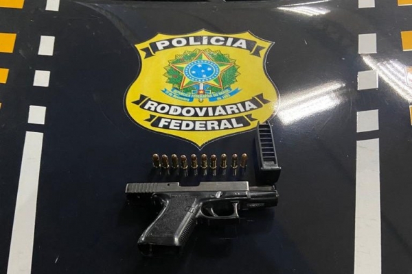 PRF FLAGRA MOTOCICLISTA COM ARMA DE FOGO EM AÇAILÂNDIA/MA
