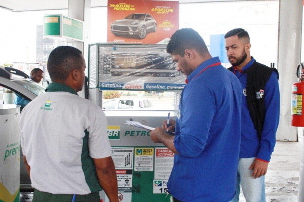 Procon/MA notifica postos de combustíveis para impedir aumentos abusivos