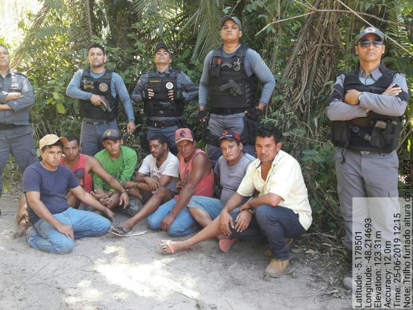 VILA NOVA DOS MARTÍRIOS – Nove pessoas foram presas pela Policia Militar com 270 barras de trilhos da Companhia Vale.