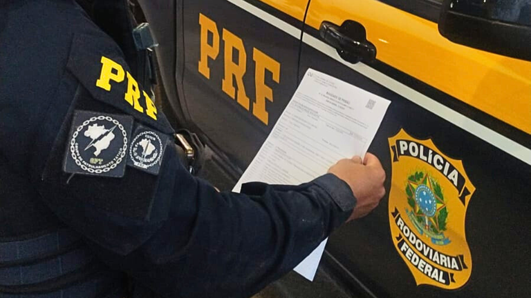 PRF PRENDE FORAGIDO DA JUSTIÇA POR ROUBO DURANTE FISCALIZAÇÃO EM SÃO LUÍS (MA)