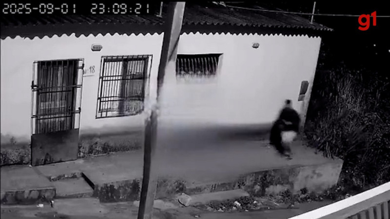  VÍDEO: IMAGENS MOSTRAM SUSPEITO SAINDO DA CASA DE JOVEM MORTA COM TIRO NO ROSTO EM SÃO LUÍS