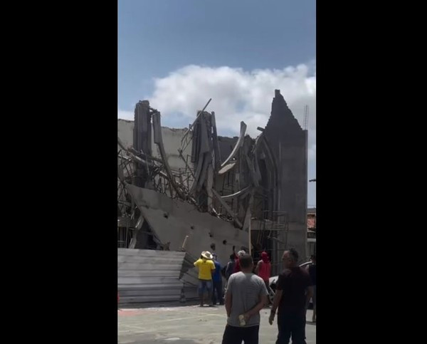 VÍDEO: PARTE DA ESTRUTURA DA IGREJA NOSSA SENHORA DO PERPÉTUO SOCORRO DESABA NO BAIRRO DA COHAB, EM SL