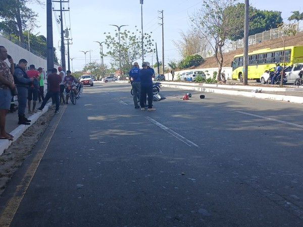  VÍDEO: CRIANÇA MORRE APÓS CAIR DE MOTO E SER ATROPELADA POR CAMINHÃO NA AVENIDA DOS FRANCESES, EM SÃO LUÍS