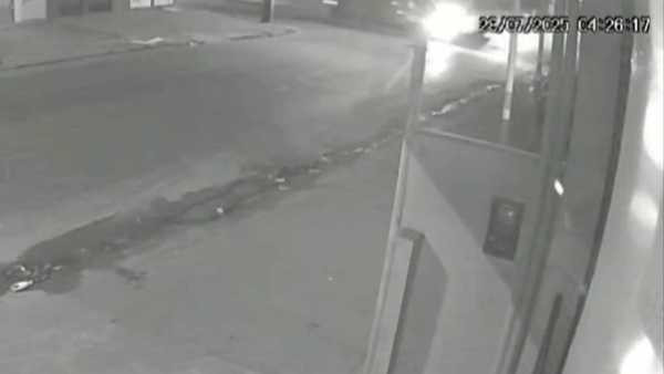 VÍDEO: Veja momento exato da colisão entre ônibus e caminhonete que deixou um morto em São Luís