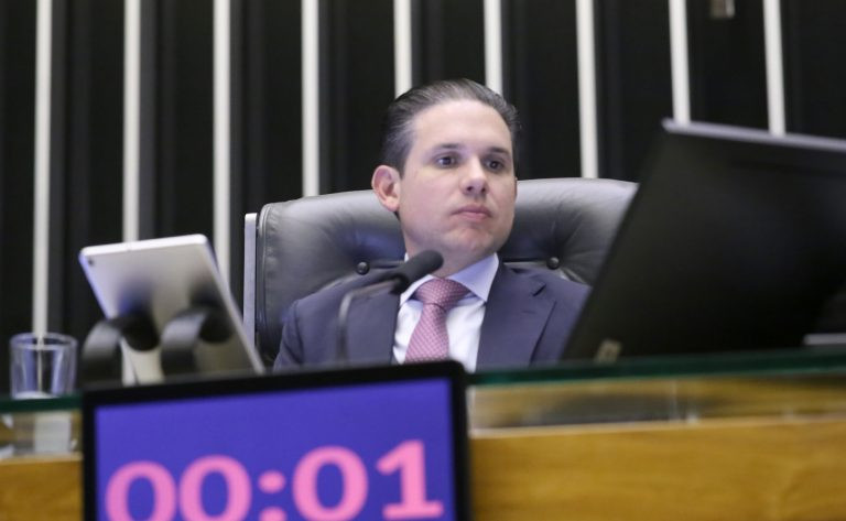 MOTTA DIZ QUE AUMENTO DA LICENÇA-PATERNIDADE É UMA CONQUISTA DE PAIS, MÃES E CRIANÇAS