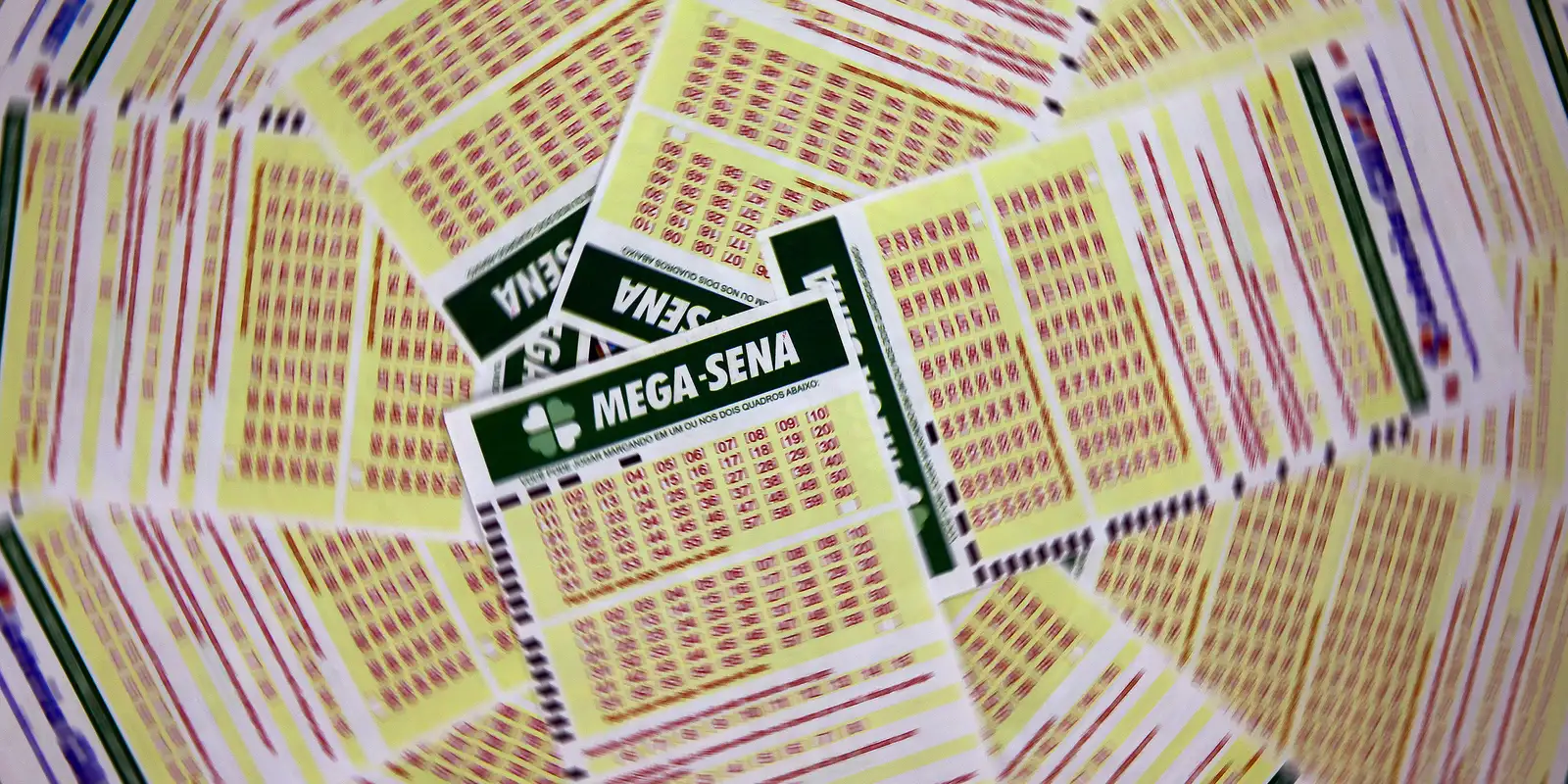 MEGA-SENA ACUMULA E PRÊMIO PRINCIPAL VAI PARA R$ 27 MILHÕES