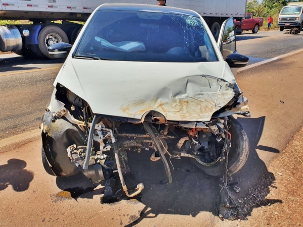 Motor de carro é arrancado após colisão na BR-010, em Imperatriz