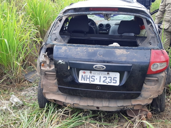 MARANHÃO - Veículo capota no Campo de Peris e deixa uma pessoa ferida