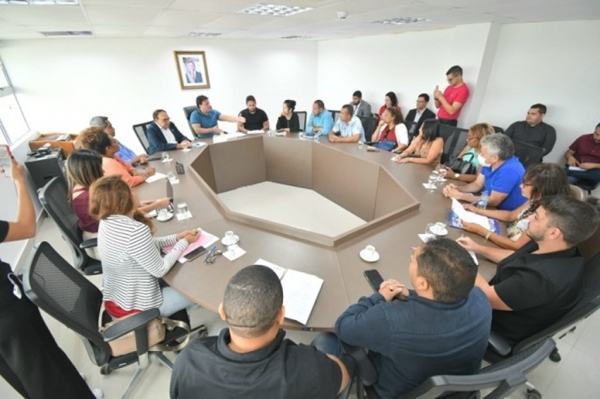  Governo oferece 11% de reajuste aos professores