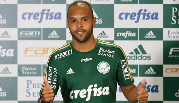 Alecsandro é punido com dois anos fora por doping; Palmeiras irá recorrer
