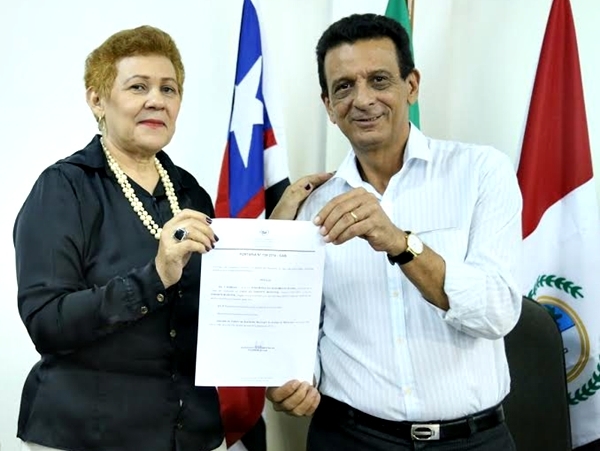 Prefeito Juscelino Oliveira empossa nova Chefe de Gabinete