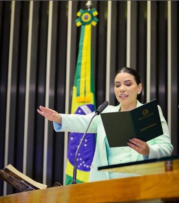MARIANA CARVALHO TOMA POSSE COMO DEPUTADA FEDERAL PELO MARANHÃO