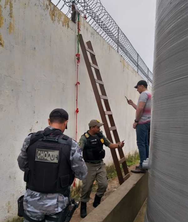 FIM DE SEMANA - Dez detentos fogem do Complexo de Pedrinhas usando escada