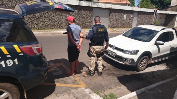 FIM DE SEMANA - Roubada em Brasília/DF, picape Saveiro é recuperada pela PRF em Imperatriz/MA