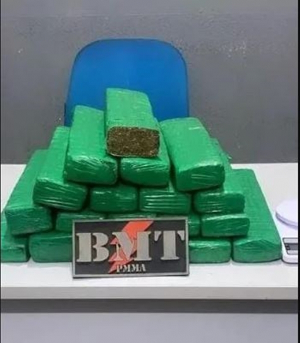 POLÍCIA APREENDE MAIS DE 17 KG DE MACONHA ESCONDIDOS EM MALA NA VILA REDENÇÃO