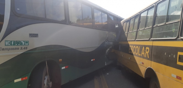 MARANHÃO - Dois ônibus colidem na BR-402 entre Rosário e Morros, na região do Baixo Munim
