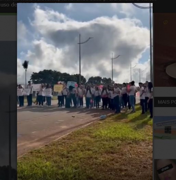 ESTUDANTES BLOQUEIAM TRECHO DA BR-010 EM ESTREITO COMO FORMA DE PROTESTO A FALTA DE PROFESSORES