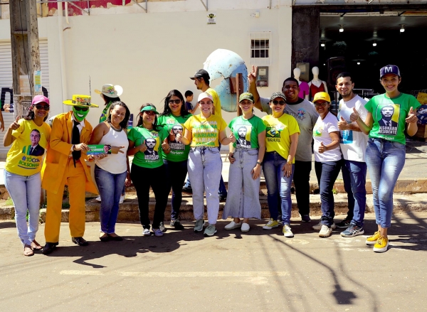 Mega Adesivaço Pró-Bolsonaro é realizado em Açailândia.